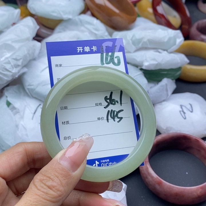 石英质玉手镯未镶嵌