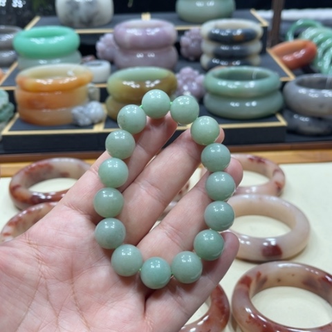 未镶嵌手镯石英质玉