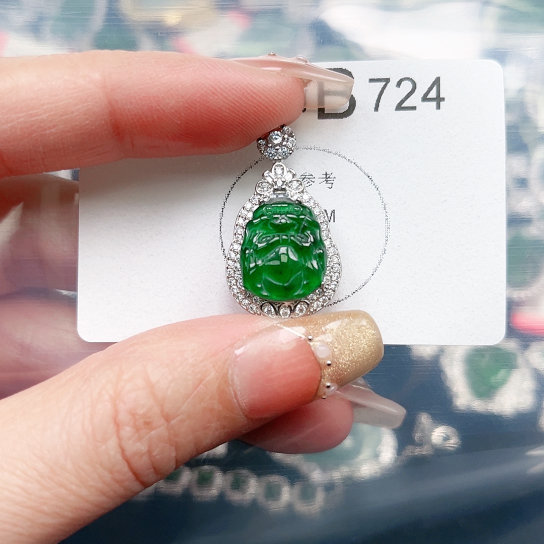 翡翠颈饰未镶嵌翡翠724