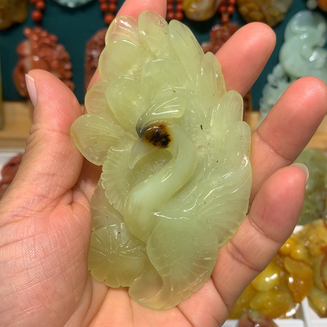 蛇纹石玉未镶嵌颈饰