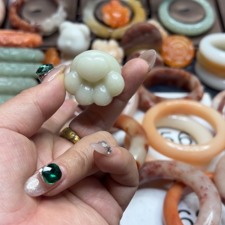 燕***Z石英岩玉合金颈饰