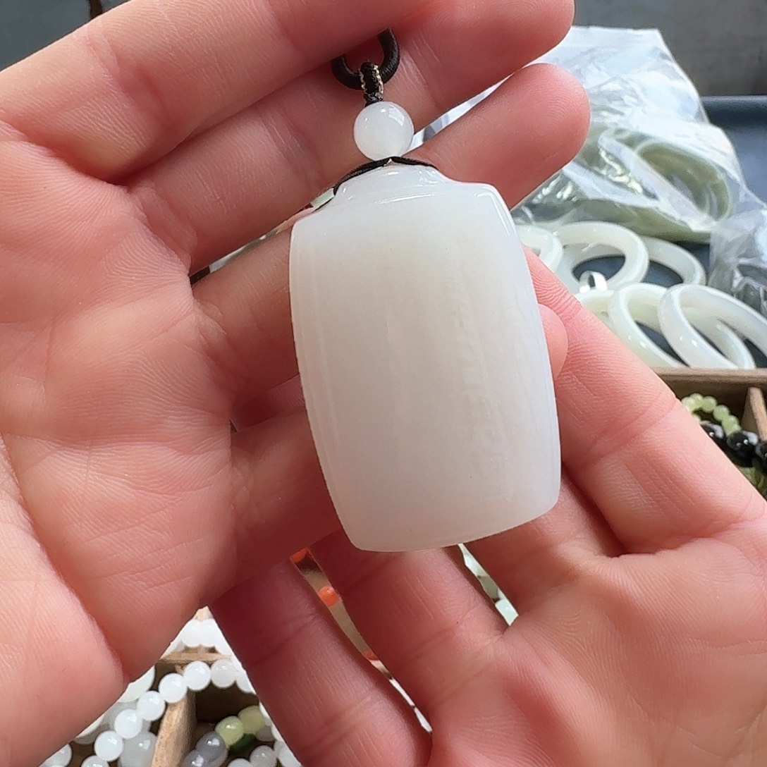 和田玉颈饰未镶嵌