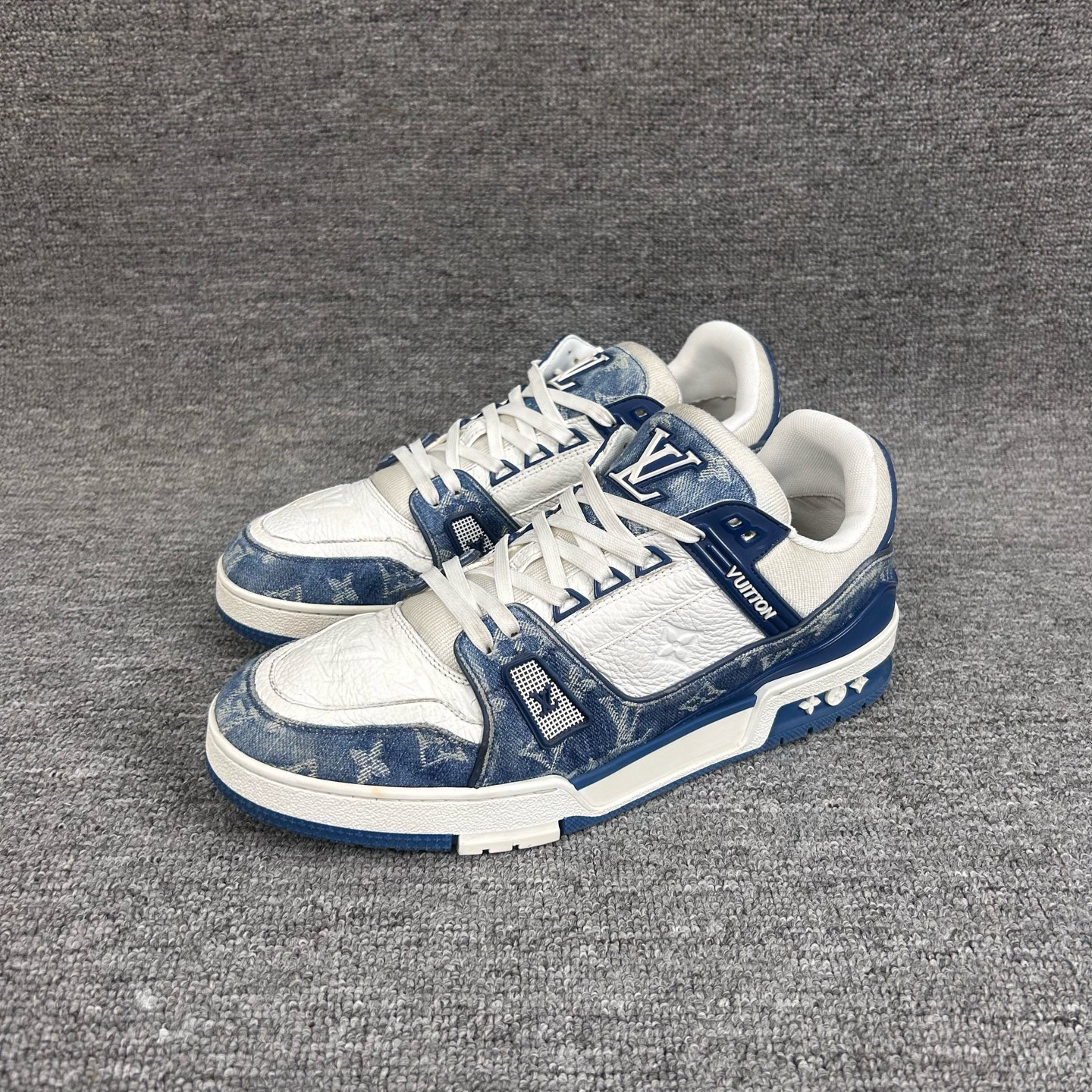 95新 LouisVuitton/路易威登 43码trainer白蓝牛仔成色很新休闲鞋