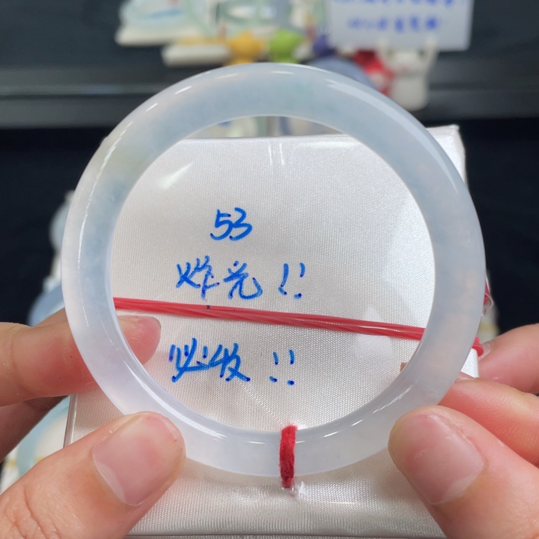 翡翠手镯未镶嵌翡翠手镯