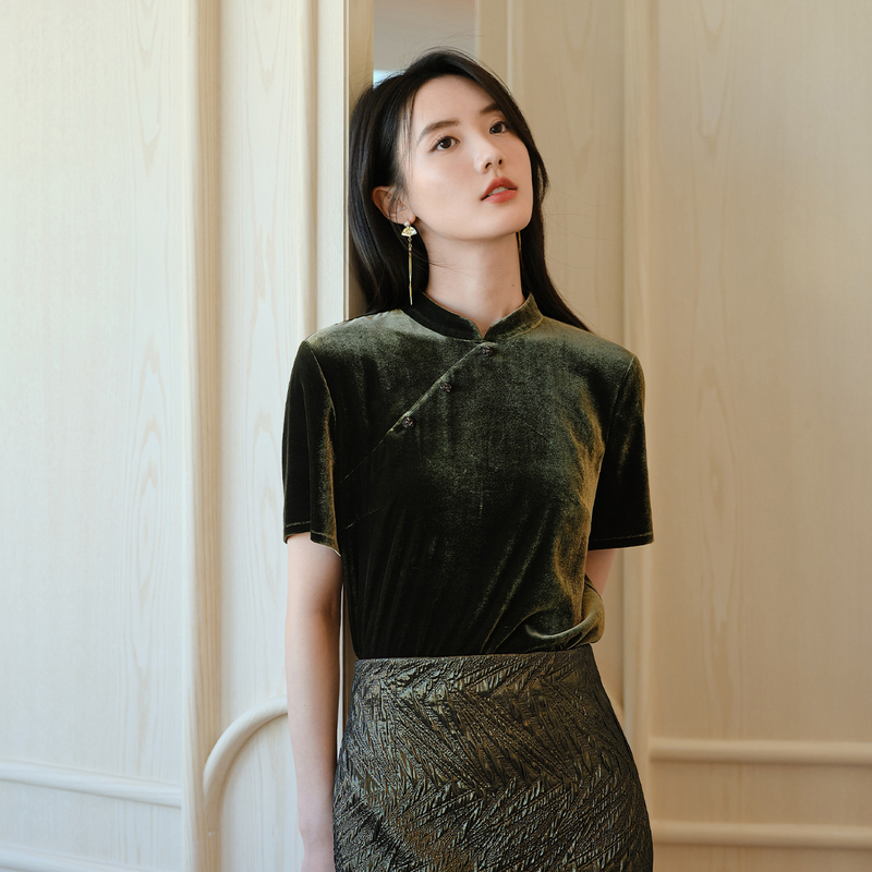 EP雅莹2025新款 桑蚕丝丝绒国风立领盘扣设计收腰斜襟上衣5401A
