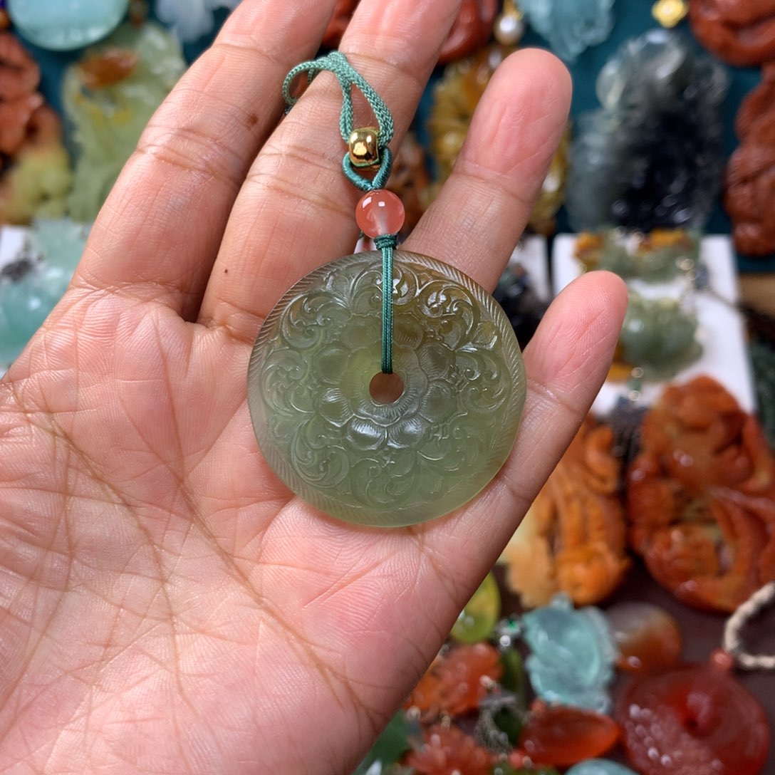 蛇纹石玉未镶嵌挂坠