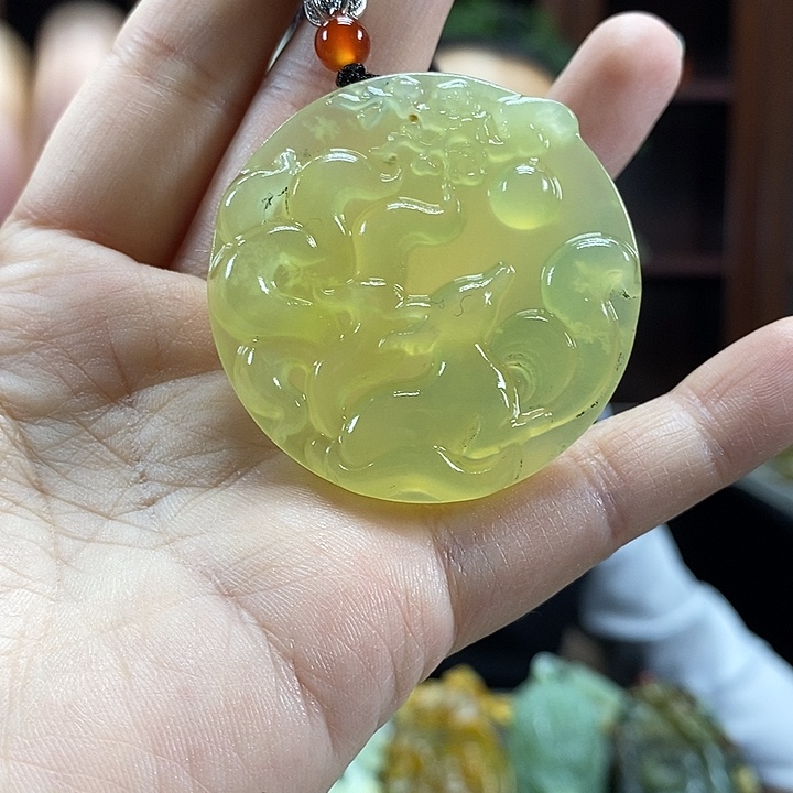 蛇纹石玉未镶嵌颈饰