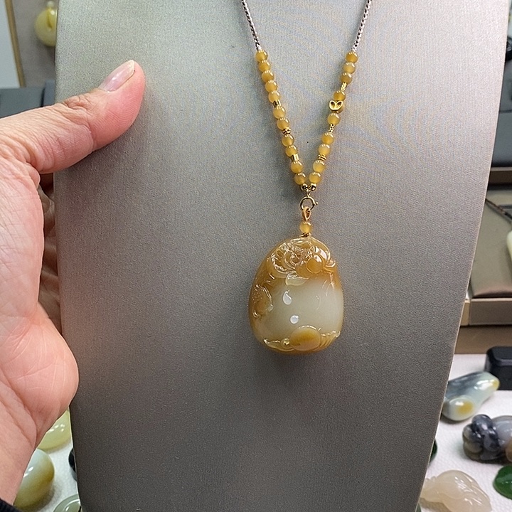 和田玉颈饰未镶嵌