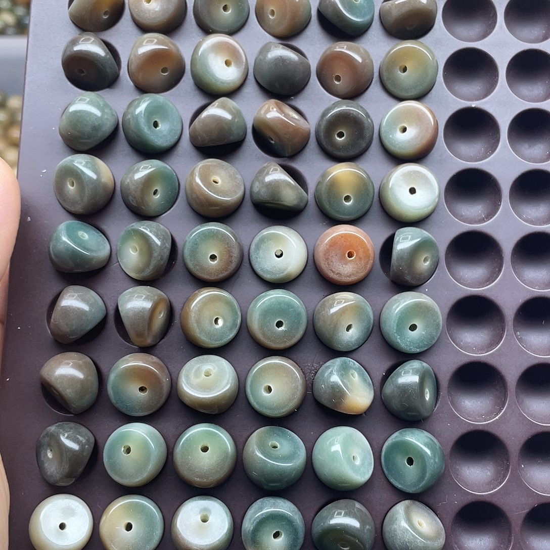 吊坠白玉菩提13.8阴皮飘花大肠60颗