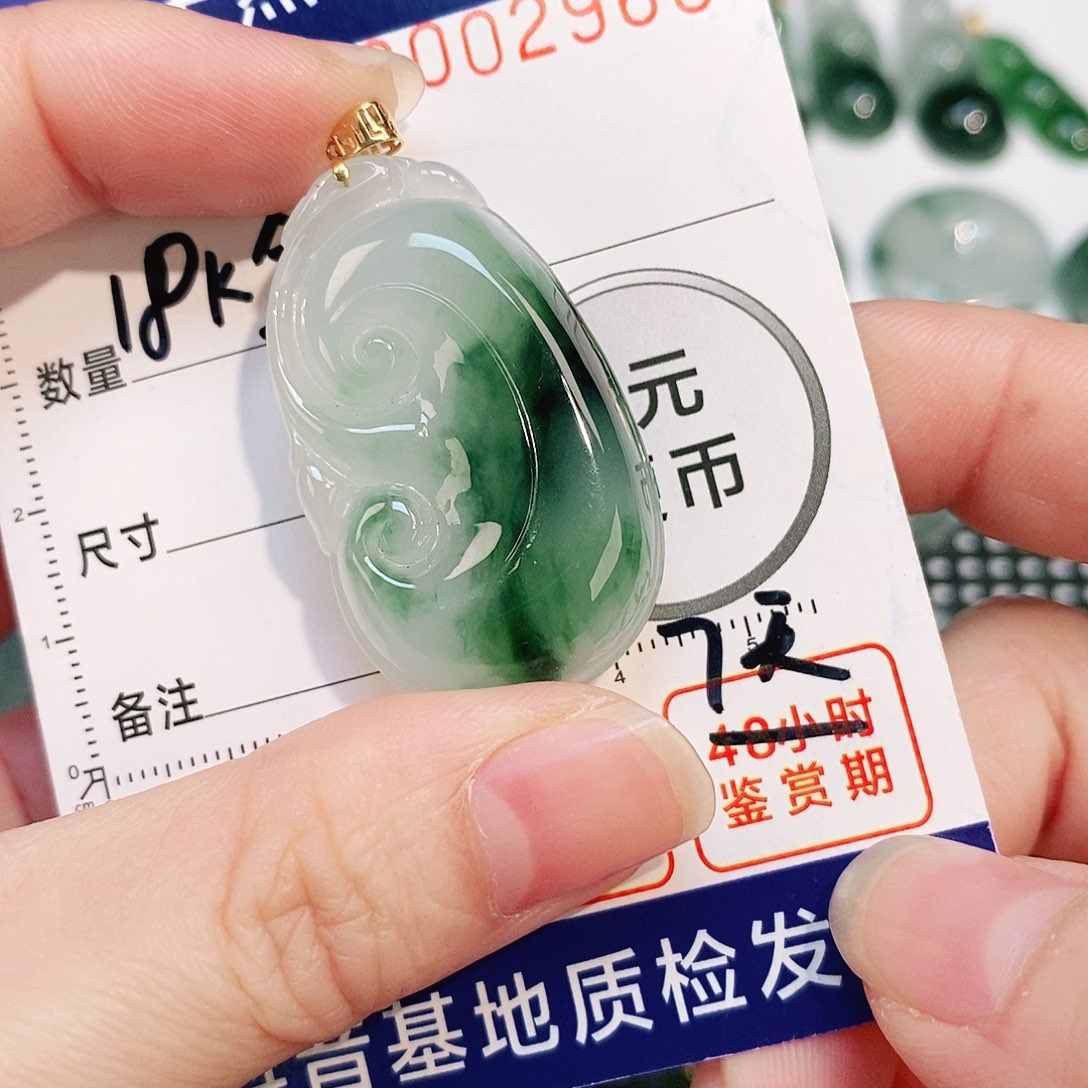 翡翠颈饰18K金镶嵌吊坠