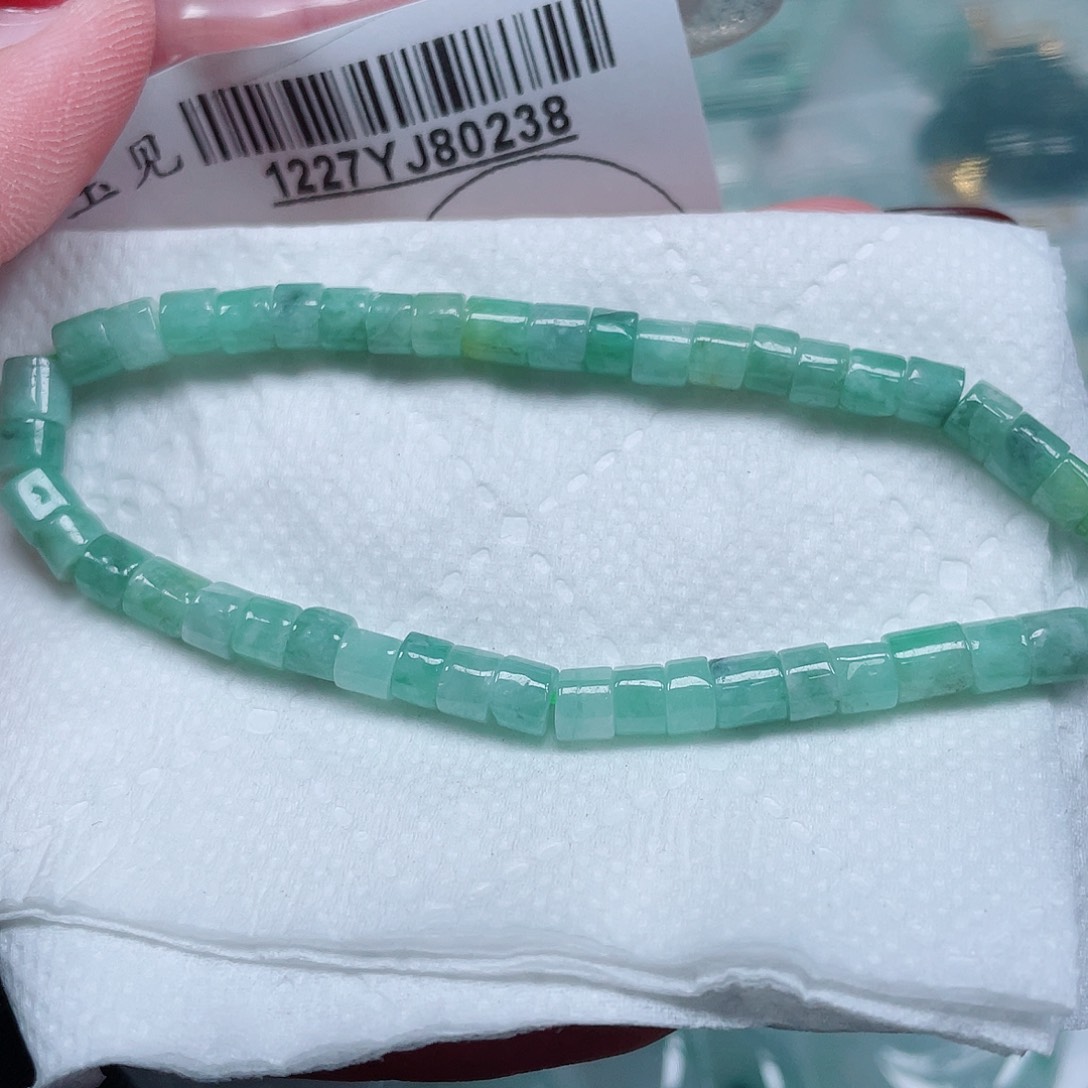 屁***气翡翠未镶嵌吊坠(不含链)