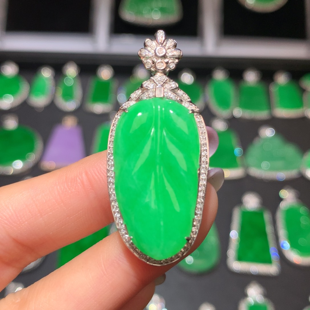 翡翠颈饰18K金镶嵌翡翠