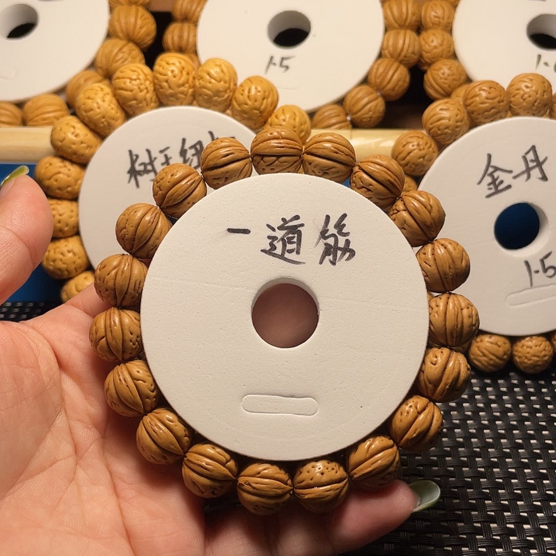 卧***生桃木皮质规整度真高！