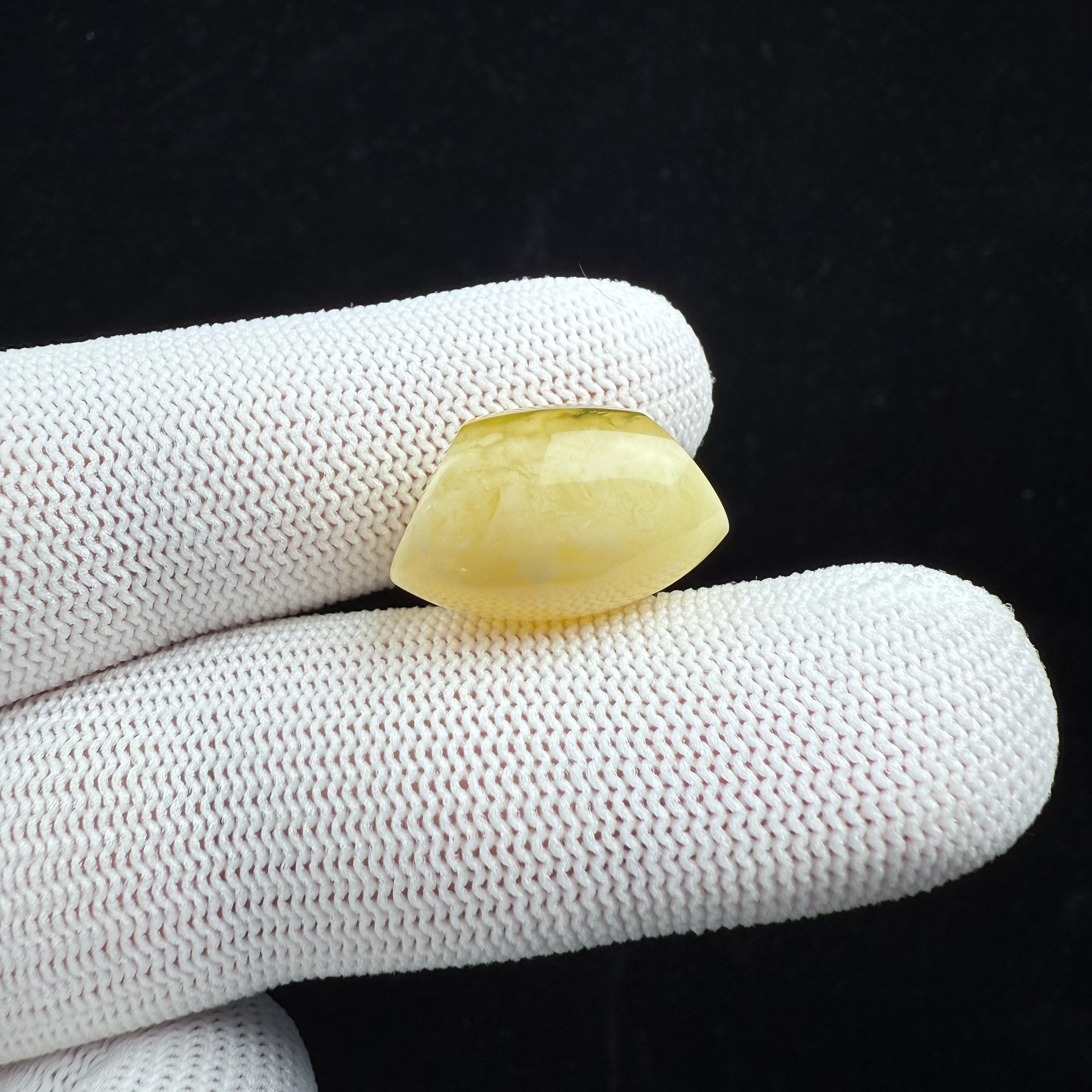 B6335天然原矿俄料蜜蜡瑕疵特价马蹄珠 13.3*20.8mm支持复检