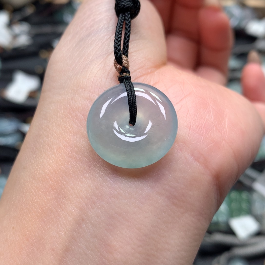 翡翠颈饰未镶嵌扣子