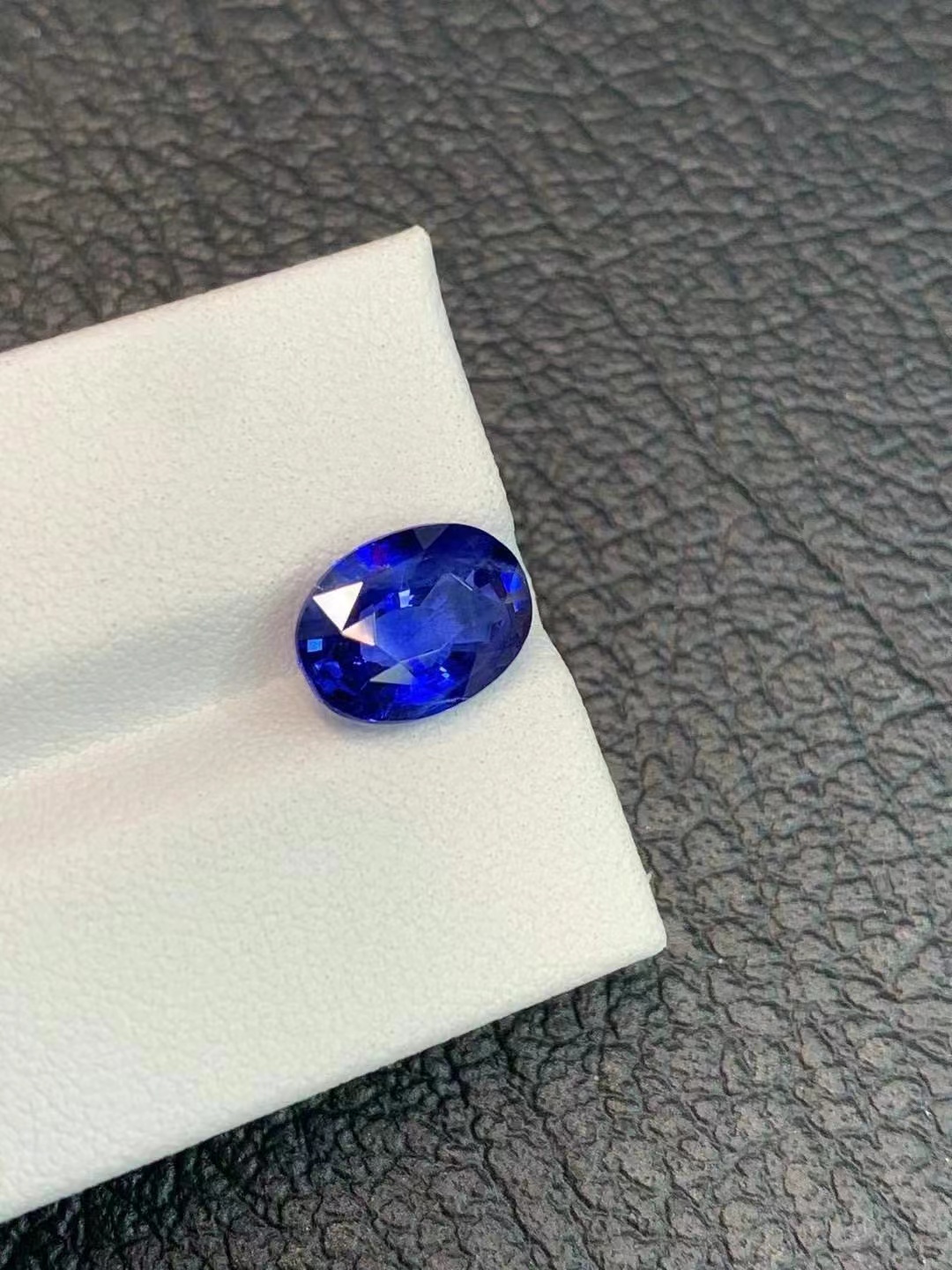 蓝宝石 椭圆 满火彩 4ct 裸石