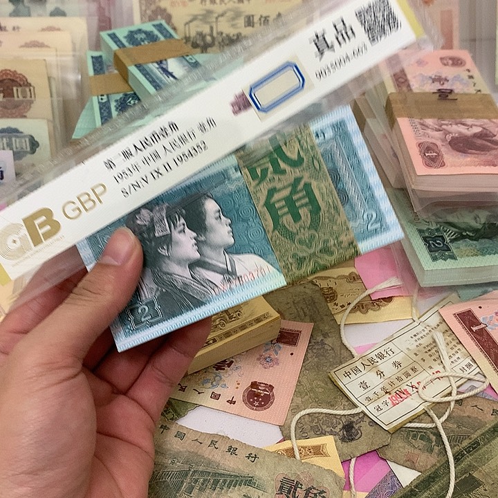 8002金光国徽刀不带4真币号码如图