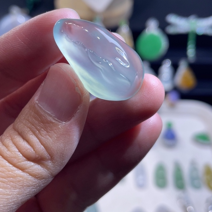 翡翠未镶嵌颈饰随行