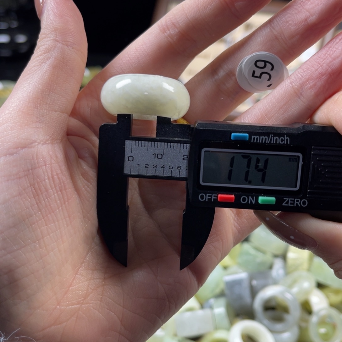 蛇纹石玉未镶嵌戒指