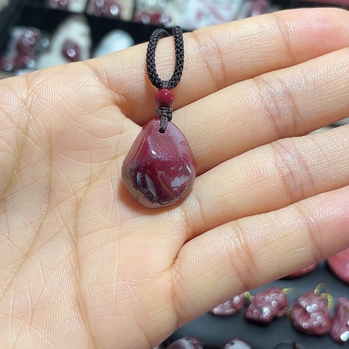 天然辰砂原矿红砂随形吊坠