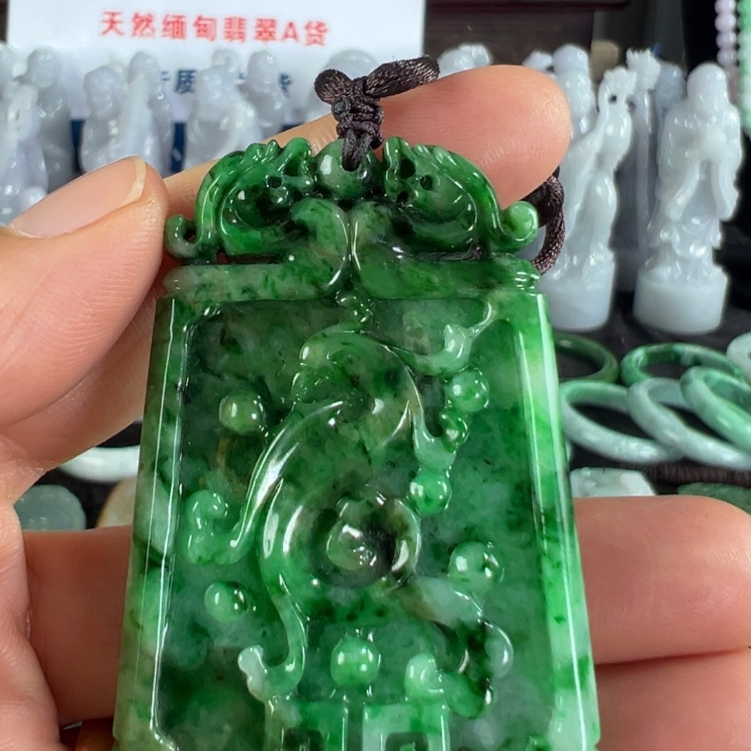 翡翠未镶嵌项圈天然翡翠挂件