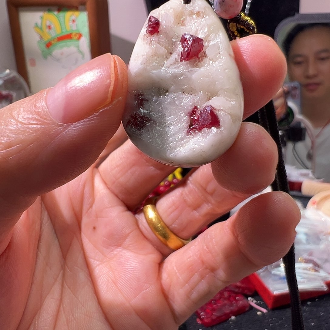 天然辰砂马仙溪玻璃体吊坠