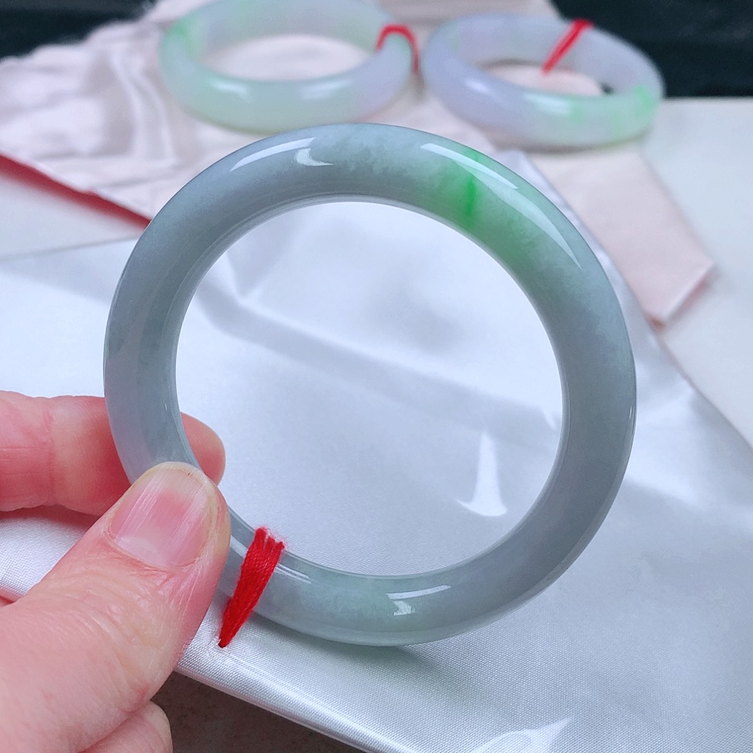 翡翠手镯（圆镯）未镶嵌。。