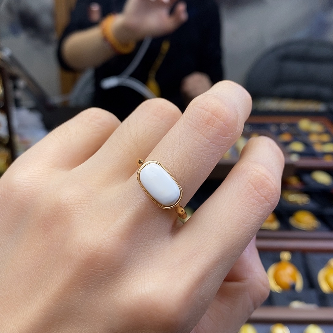 琥珀未镶嵌裸石成品