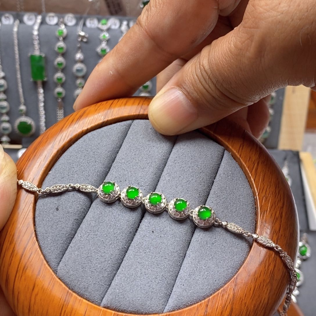 翡翠颈饰银S925镶嵌迪**酒