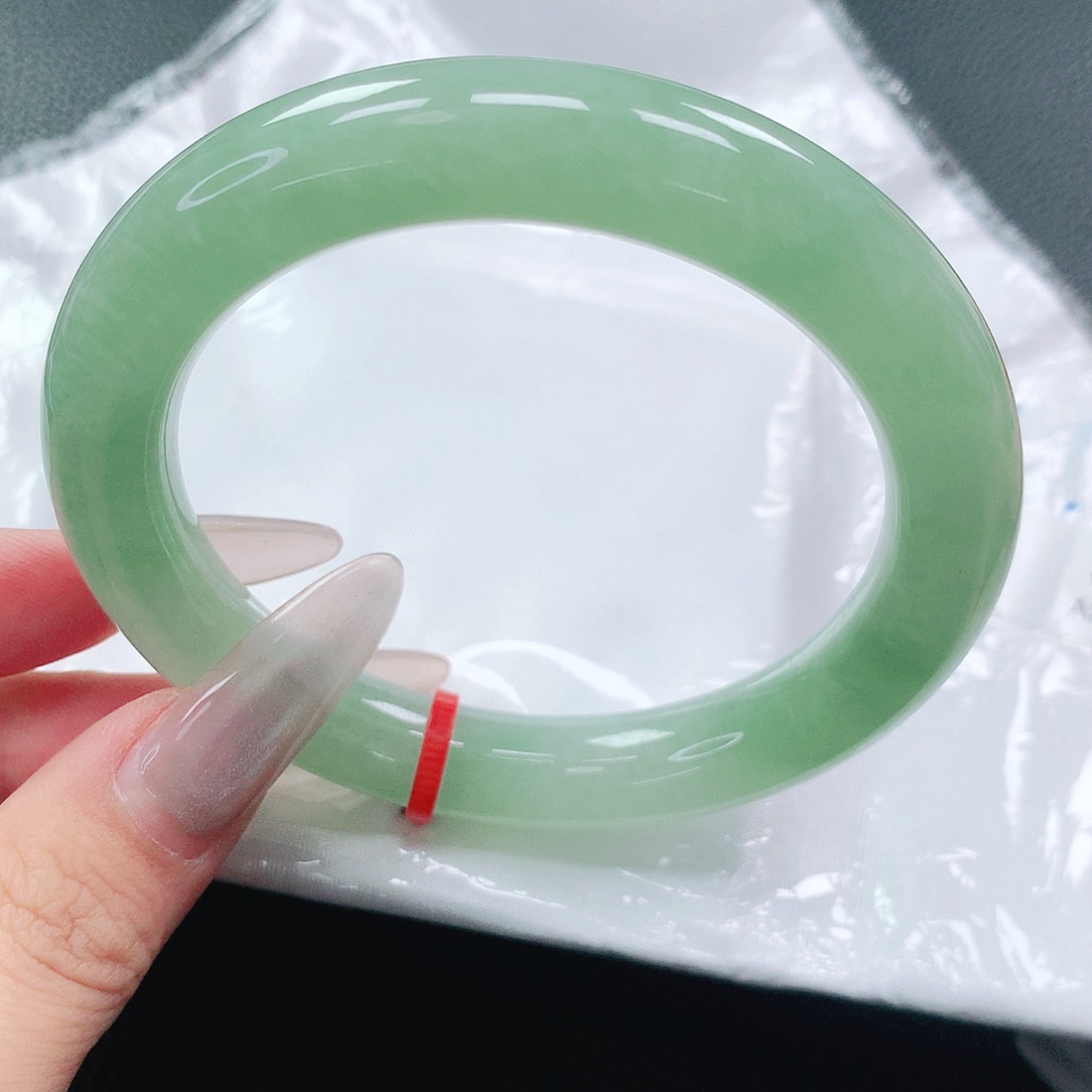 翡翠手镯未镶嵌57圈
