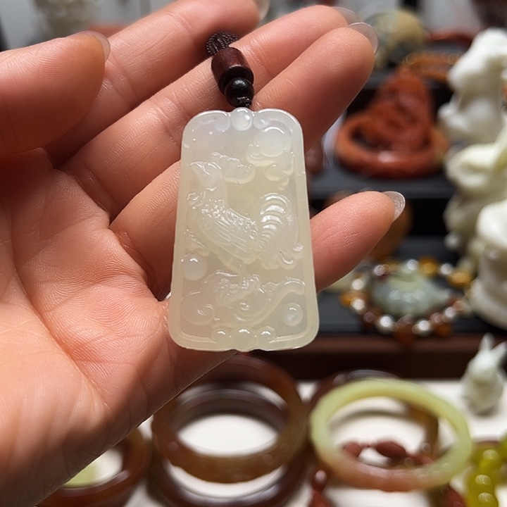 蛇纹石玉吊坠未镶嵌