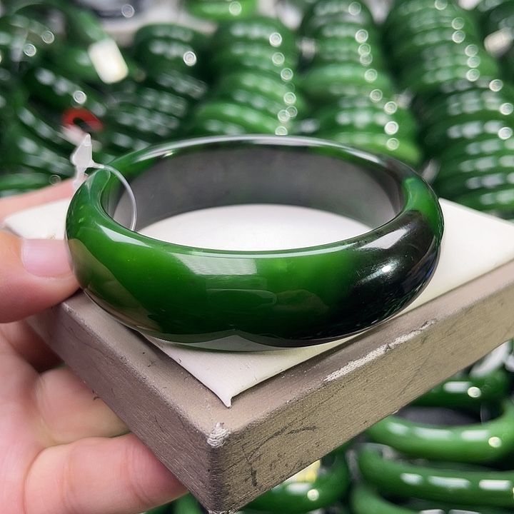 未镶嵌手镯和田玉（碧玉）