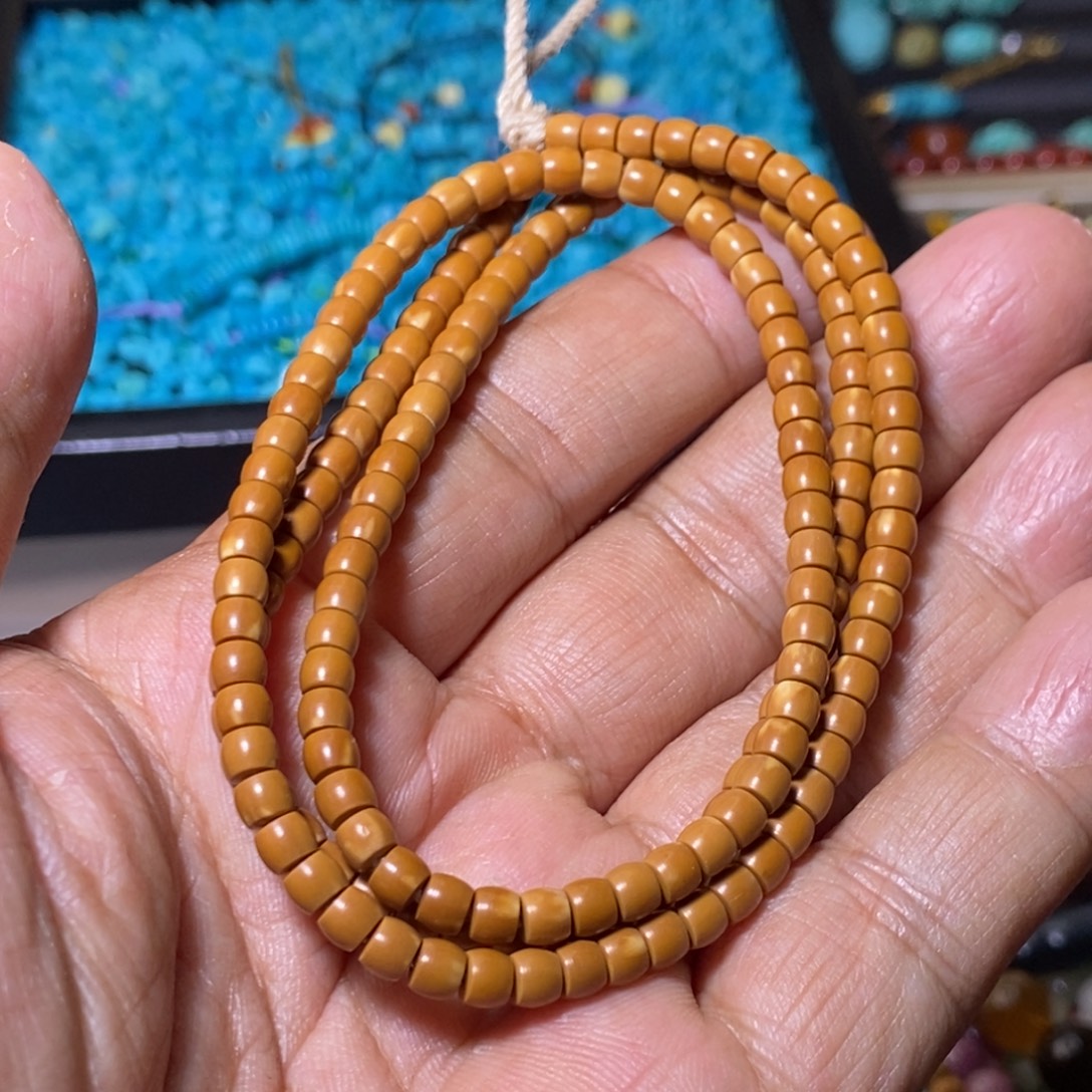 橄榄核吊坠配饰设计风格