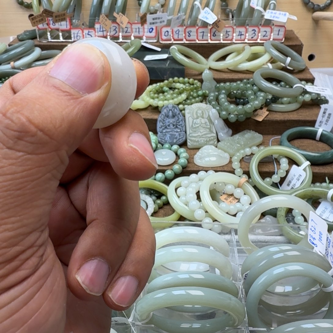 一***多和田玉未镶嵌手链