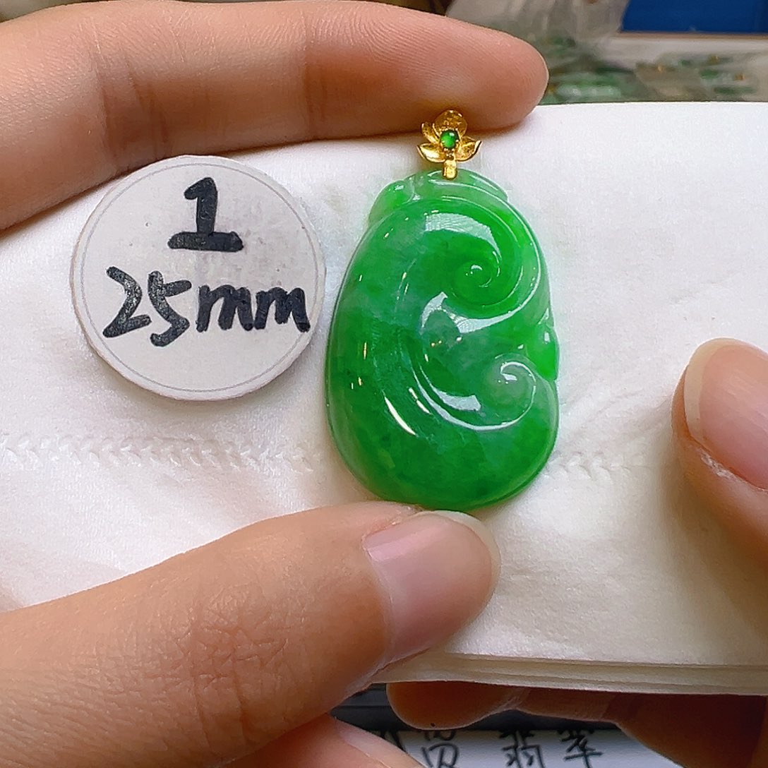 翡翠颈饰18K金镶嵌翡翠