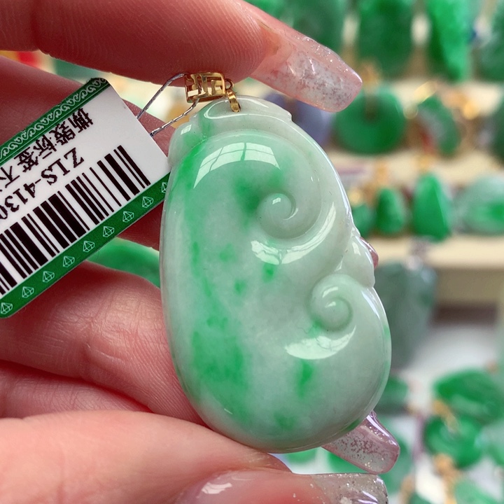 翡翠颈饰18K金镶嵌挂件