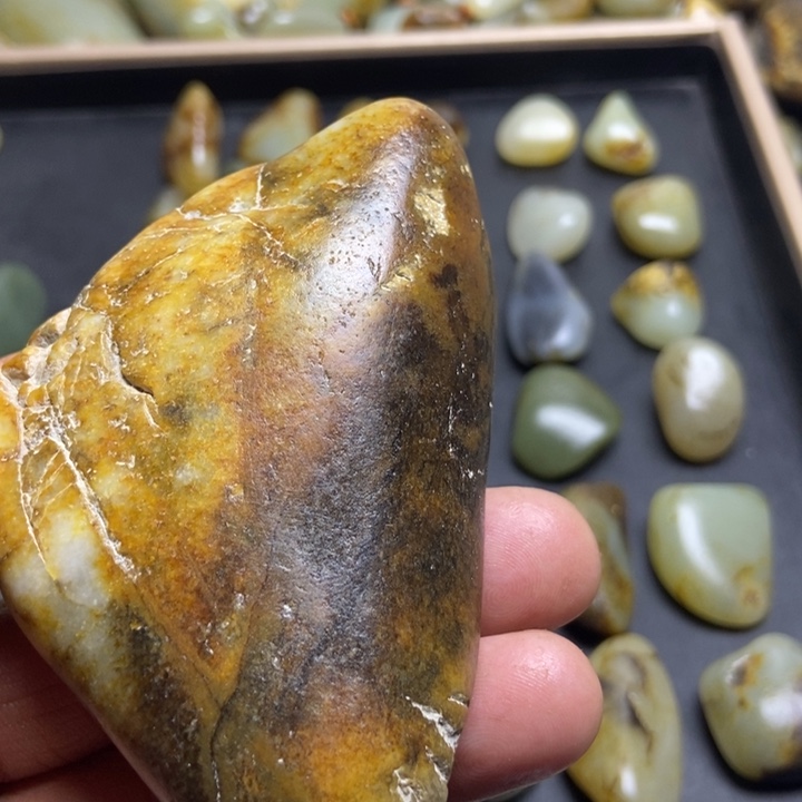 名***剑和田玉（糖玉）未镶嵌珠宝奇石