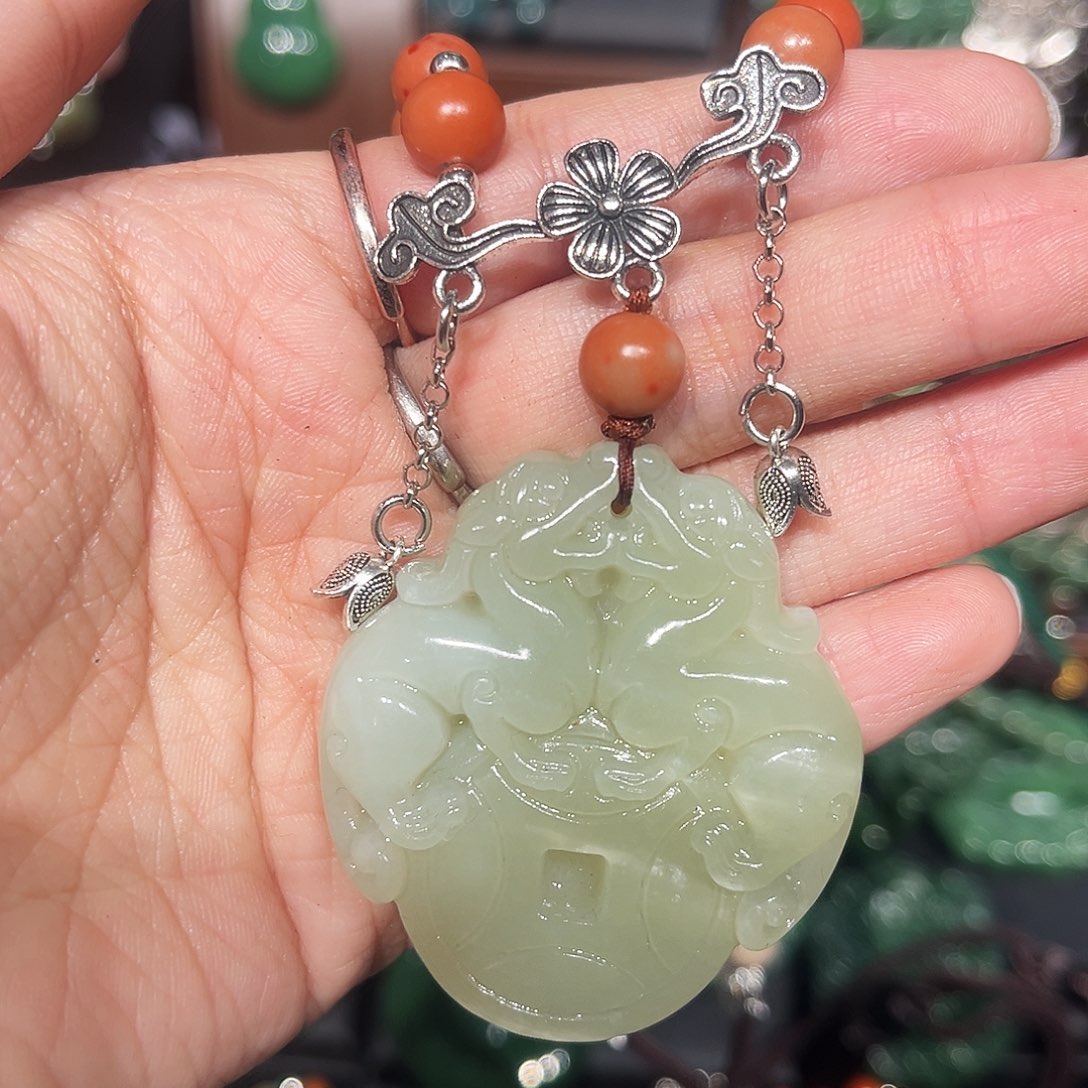 颈饰未镶嵌和田玉（糖玉）