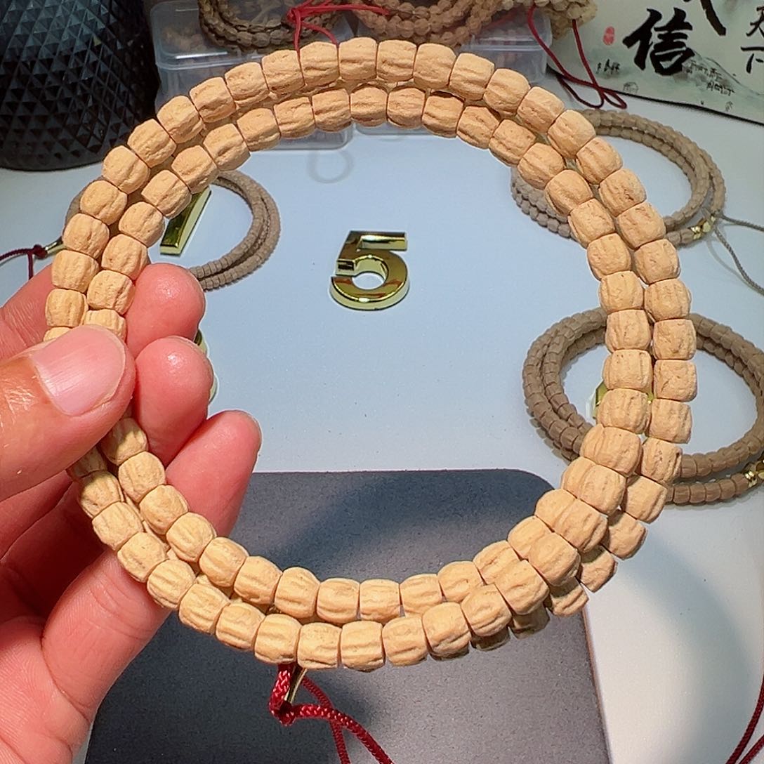 柏香籽/百香籽吊坠?