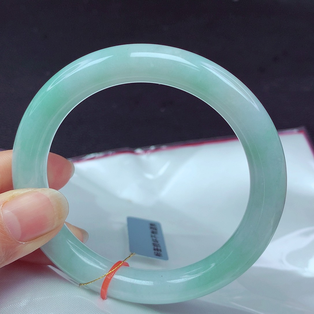 翡翠手镯未镶嵌58.1圆447