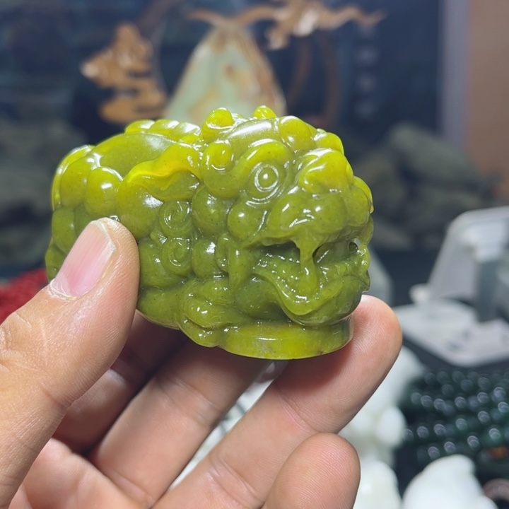 蛇纹石玉手把件未镶嵌