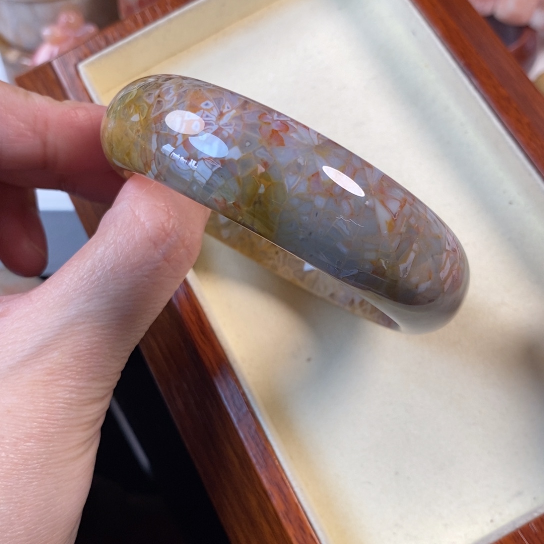 硅化珊瑚（珊瑚玉）未镶嵌手镯57.7口带手镯心一套2000