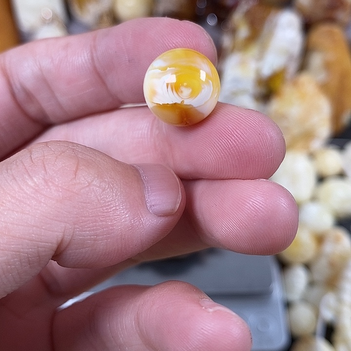 寒***烟裸石琥珀未镶嵌我