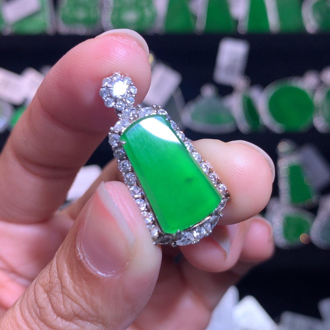 【闪购商品】颈饰银S925镶嵌翡翠