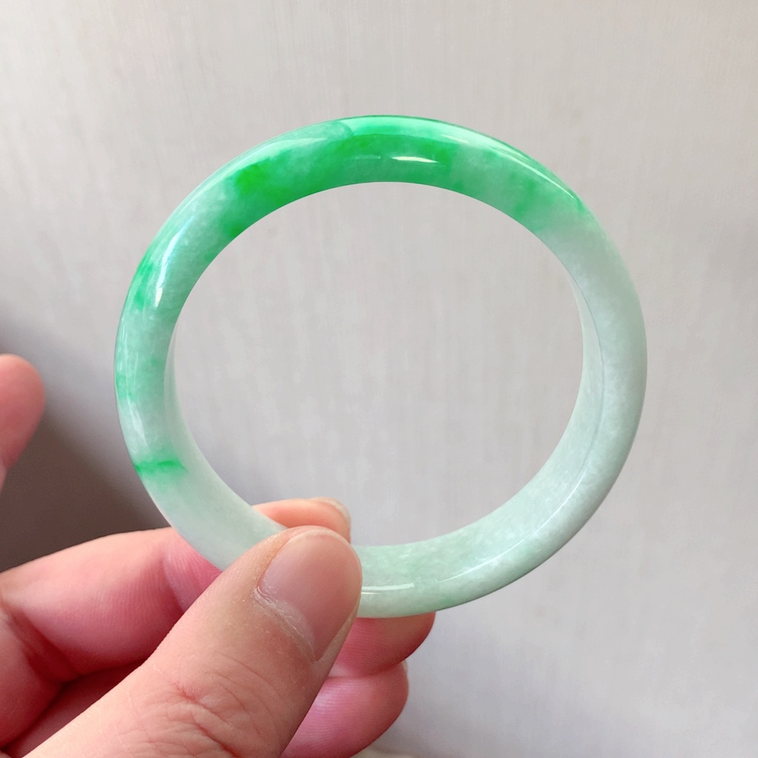 翡翠手镯未镶嵌缅甸翡翠