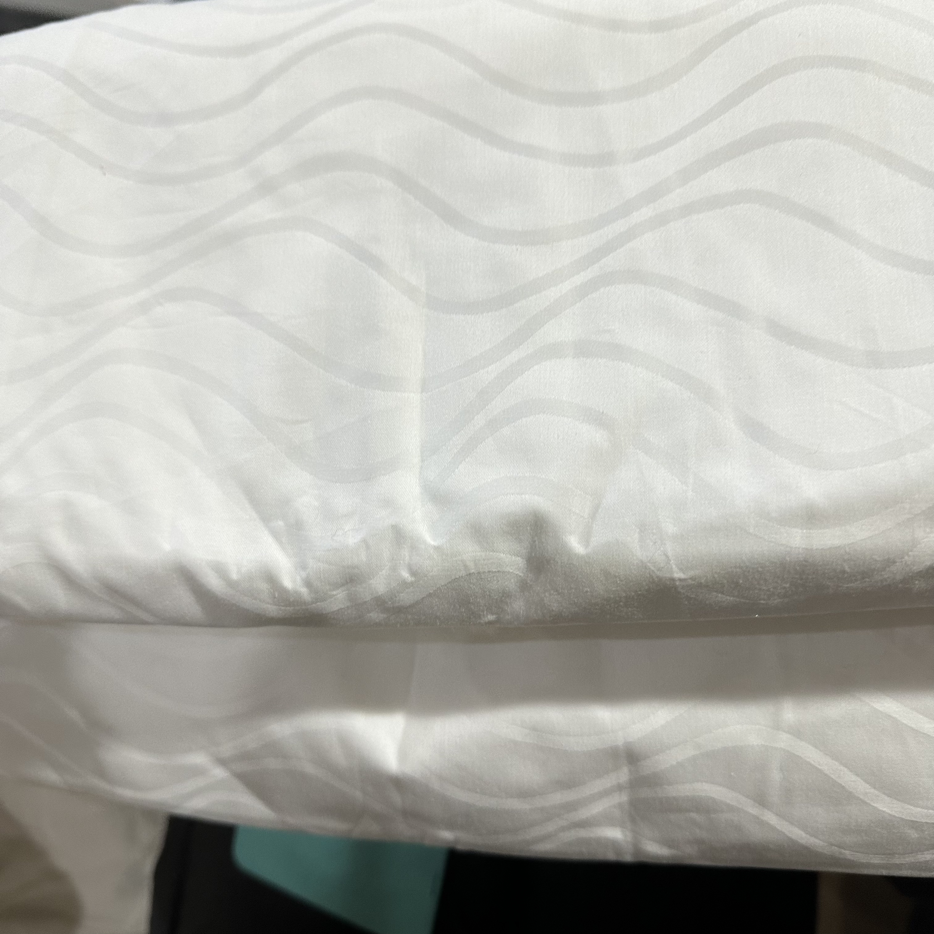 百货 白色花纹被套 215x240