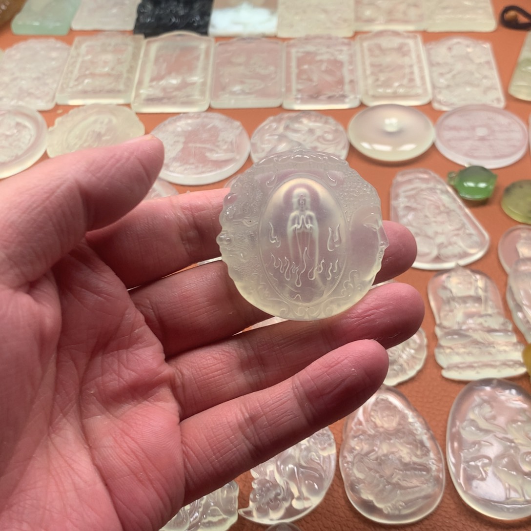 蛇纹石玉颈饰未镶嵌