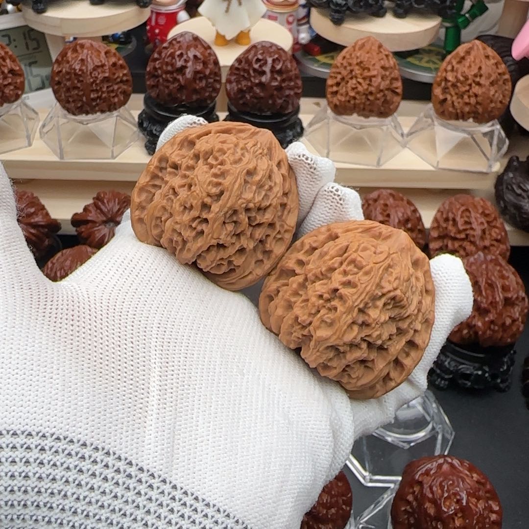 文玩核桃吊坠43三角疆