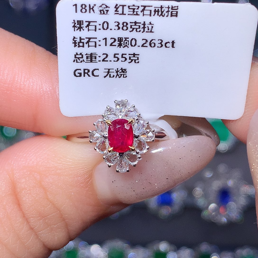 红宝石戒指18K金镶嵌