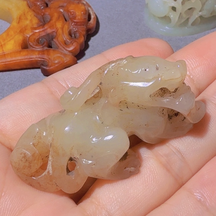 和田玉未镶嵌颈饰用**黄